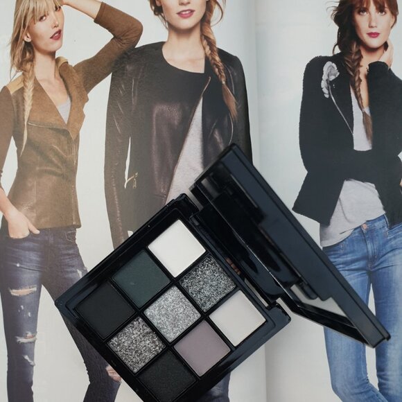 Eye Shadow Magnetic Mirror Palette Fashion 9 Shades Gray Silver White Tones - Picture 1 of 6